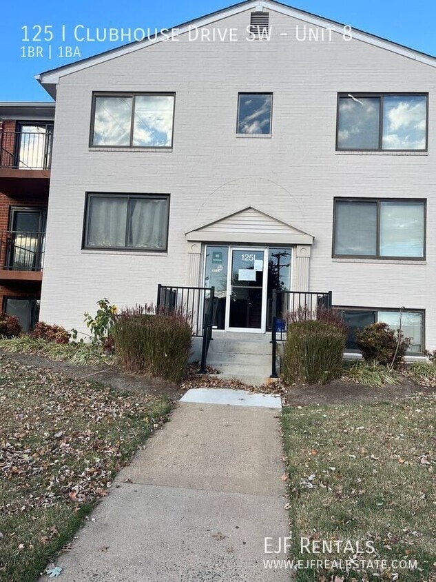 Primary Photo - 125 Clubhouse Dr SW