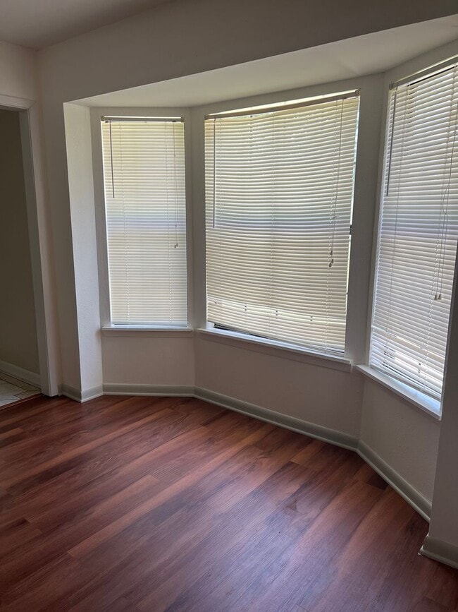 Foto del edificio - Spacious 4 bedroom minutes from Fort Johnson