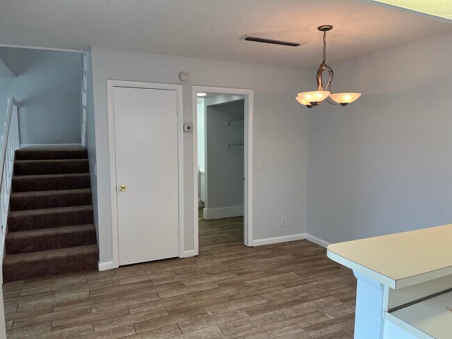 Building Photo - 801 Waterview Dr