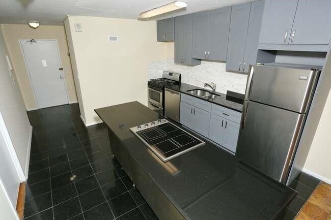 Foto del edificio - 7004 Boulevard E