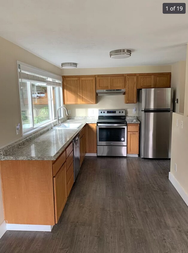 Kitchen - 7020 SW Montauk Cir