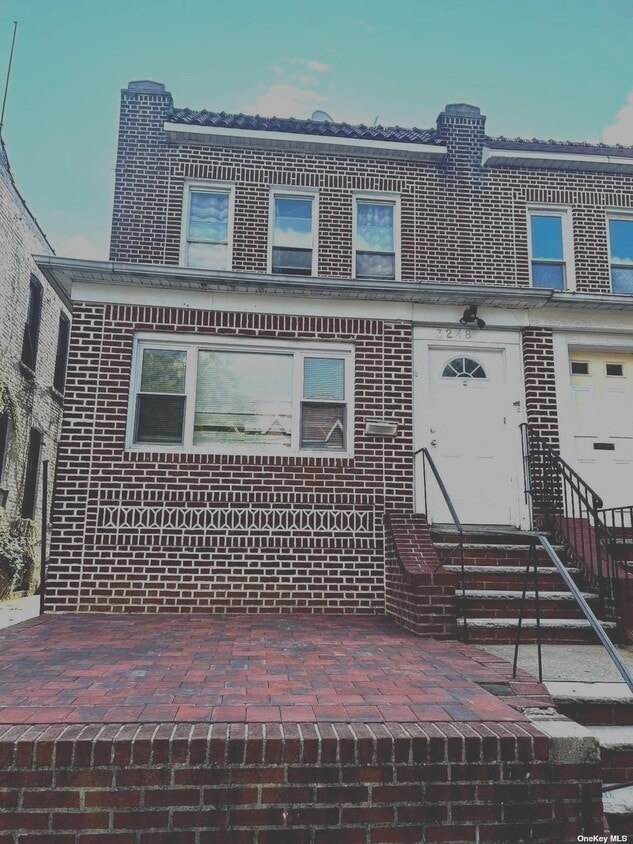 Primary Photo - 32-48-48 84th St
