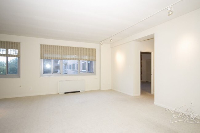 Building Photo - 11 Slade Ave