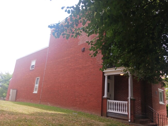 Building Photo - 45 N West End Ave