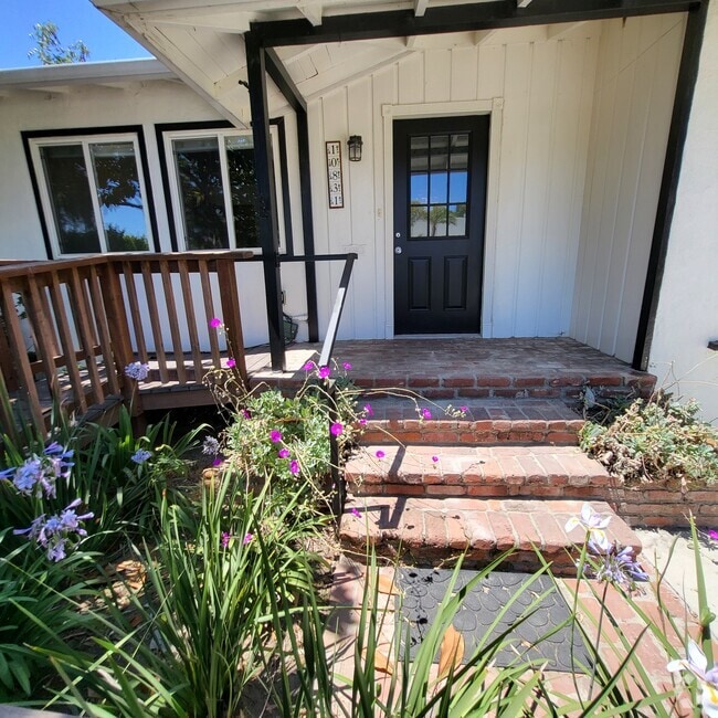 Front Porch - 10831 Woodbine St