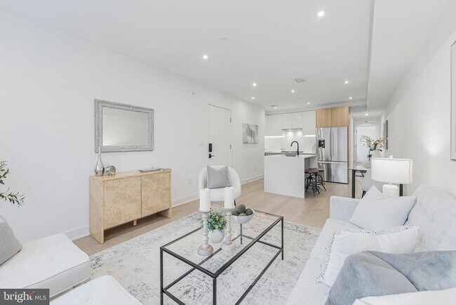 Foto del edificio - 4017 Davis Pl NW