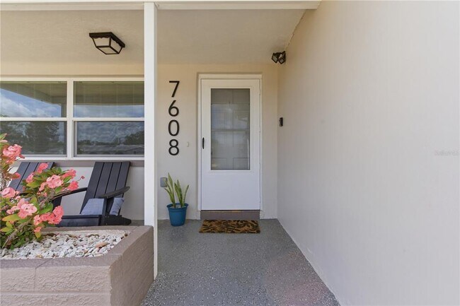 Foto del edificio - 7608 Sue Ellen Dr