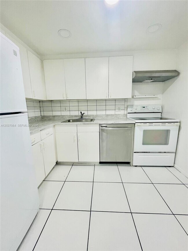 Building Photo - 13499 Biscayne Blvd
