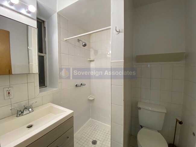 Foto del edificio - 527 W 48th St
