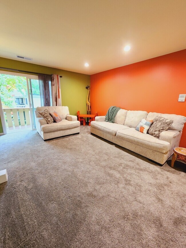 Foto del edificio - 695 Oakmont Ln
