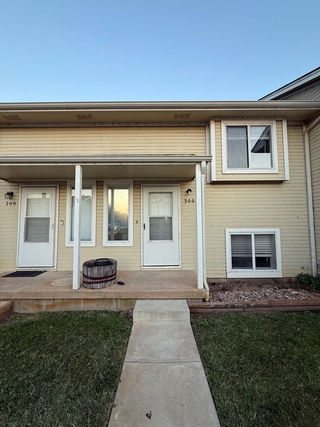 Building Photo - 5510 S Gold St