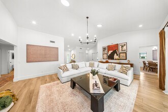 Building Photo - 13471 Barberry Dr