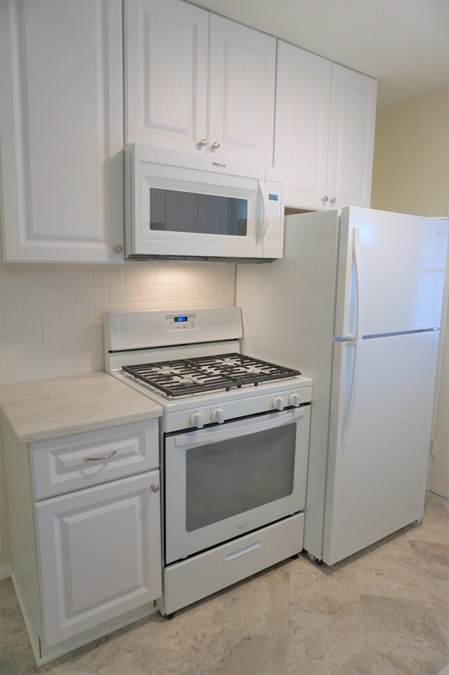 Kitchen - 3028 Livonia Ave