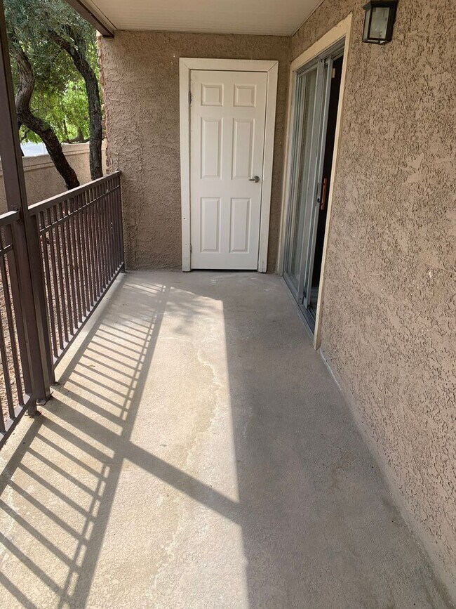 Foto del edificio - 2 bed condo for rent -$1350