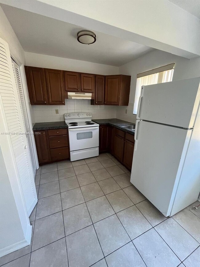 Foto del edificio - 1 bedroom in Hallywood FL 33020