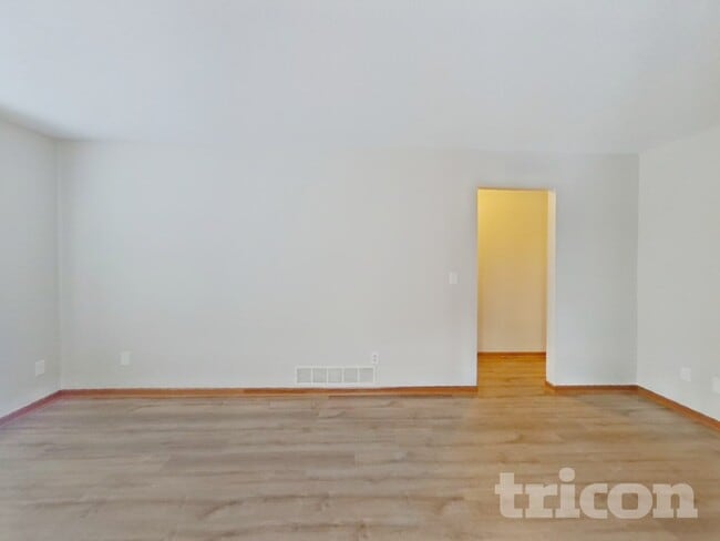 Building Photo - 1000 Concordia Ave