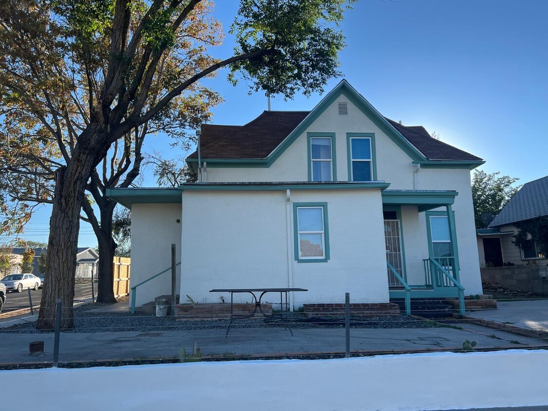 Primary Photo - 1102 Edith Blvd SE