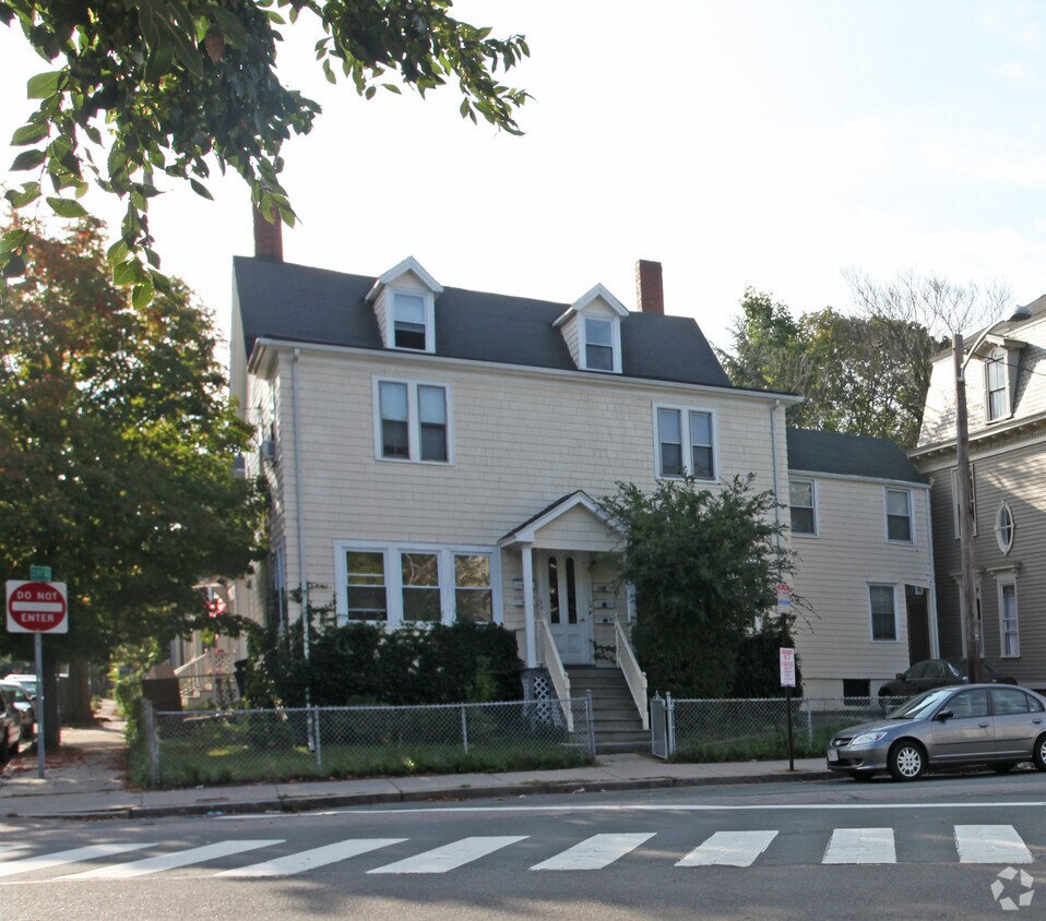 Building Photo - 44 Pleasant St