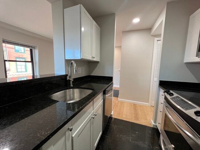 Building Photo - 1661 Washington St