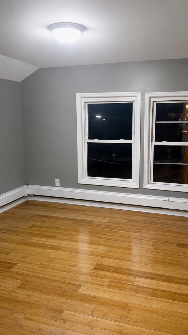 Building Photo - 35 Coit St