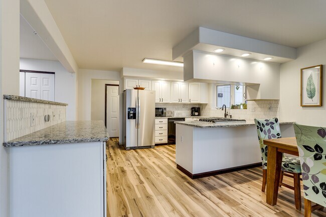 Foto del edificio - 4624 E Birch Dr