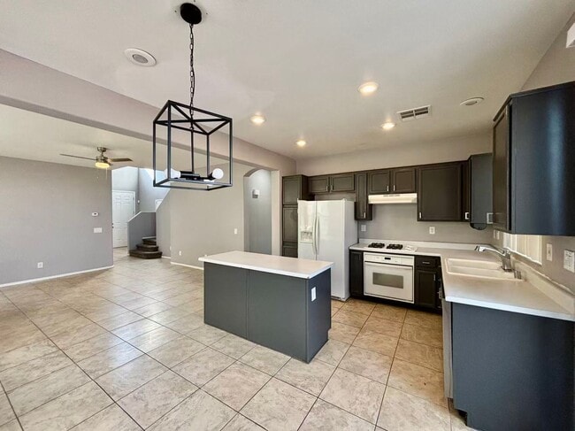 Building Photo - 2376 Summer Home St