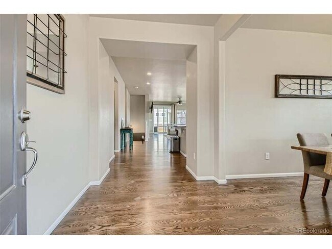 Building Photo - 6343 N Genoa Way