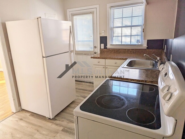 Photo - 2020 Englewood Ave Apartment