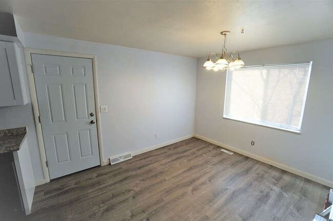 Building Photo - Charming 3 Bedroom House in East Denver