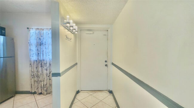 Foto del edificio - 9340 Lagoon Pl