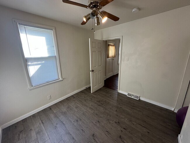 Foto del edificio - $950 - 2 Bed 1 Bath Home