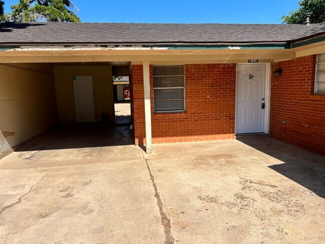 Building Photo - LZ 1905 66th Street