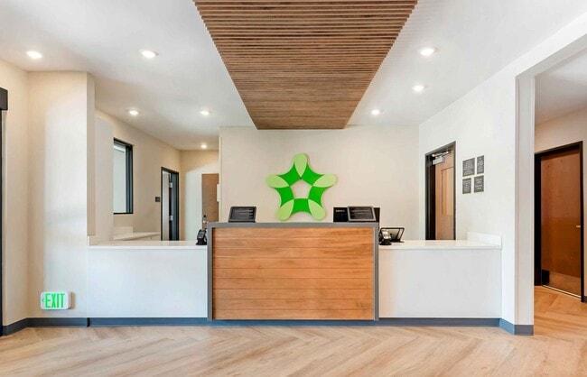 Building Photo - Furnished Studio-Kyle