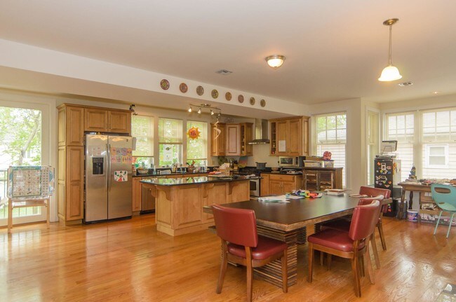 Foto del edificio - 53 Winslow Rd