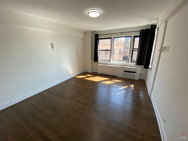 Building Photo - 21 Beekman Pl