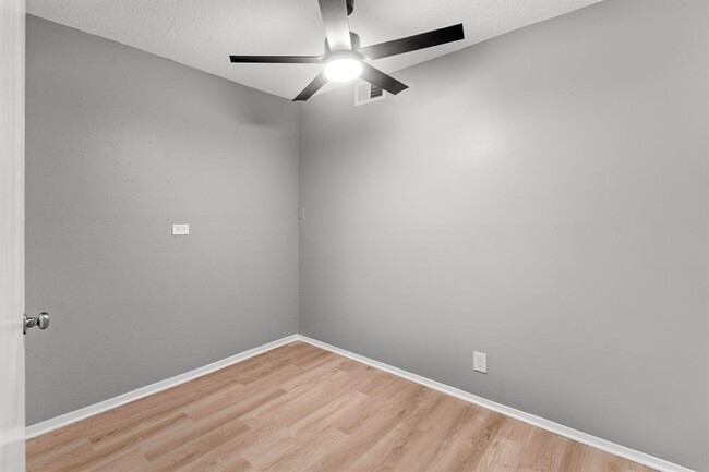 Building Photo - 8903 Parkfield Dr