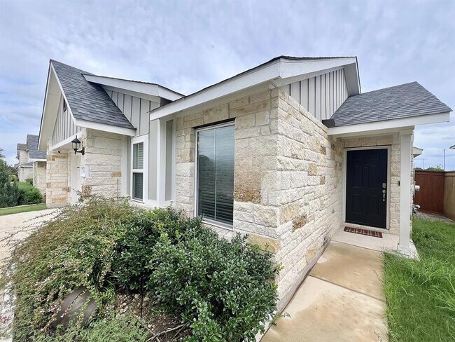 Foto del edificio - 1340 Low Branch Ln