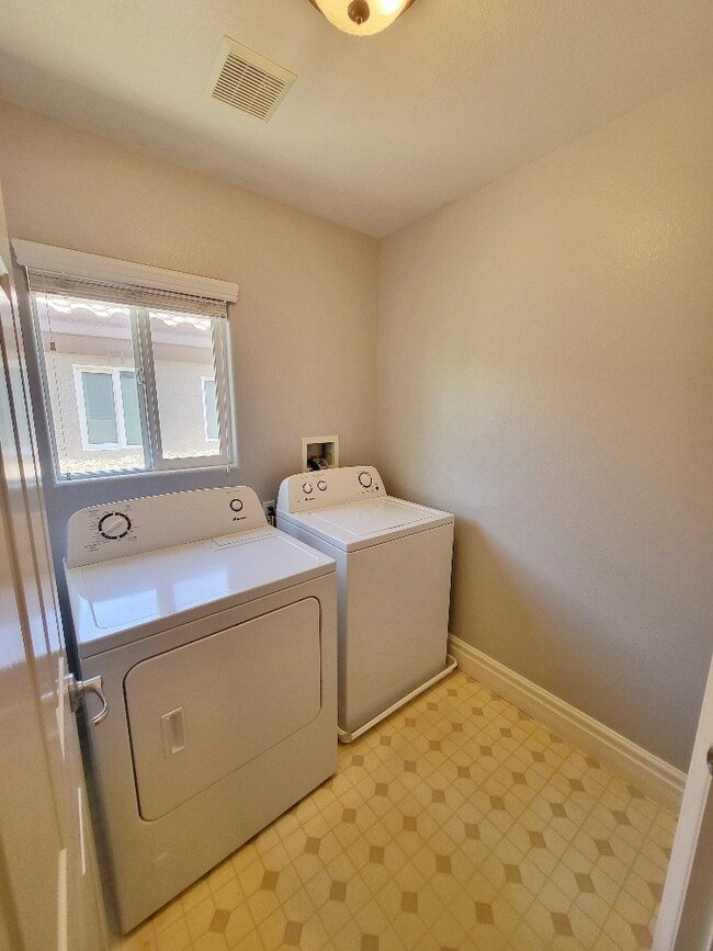 Building Photo - 6686 Keyesport Ct