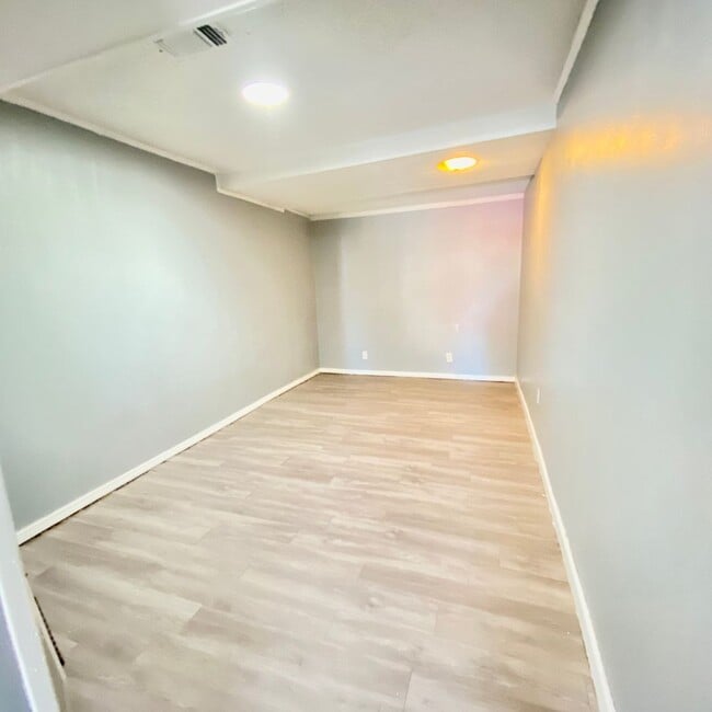 Foto del edificio - 909 W 21st St