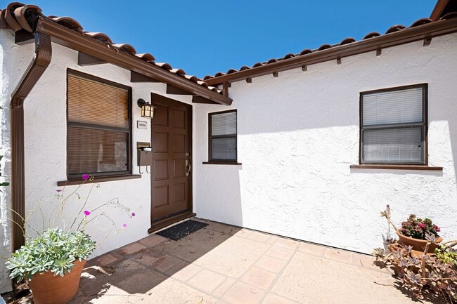Building Photo - 10527 Troon Ave