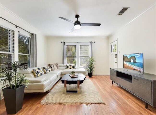 Foto del edificio - 3306 Robinson Ave