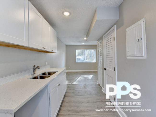 Foto del edificio - 390 W Lake Ave NW