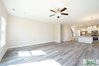 Building Photo - 123 Camellia St