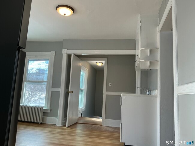 Building Photo - 160 S Main St