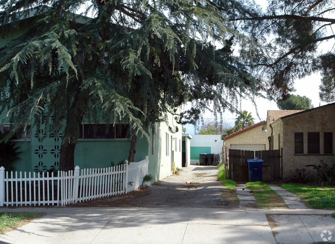 Building Photo - 1789 N Sierra Way