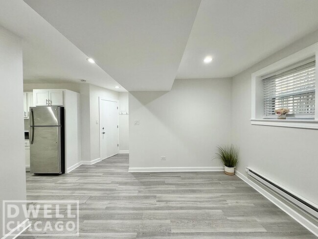 Foto del edificio - 727 W Roscoe St