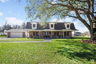 Building Photo - 306 E Woodlawn Ranch Rd