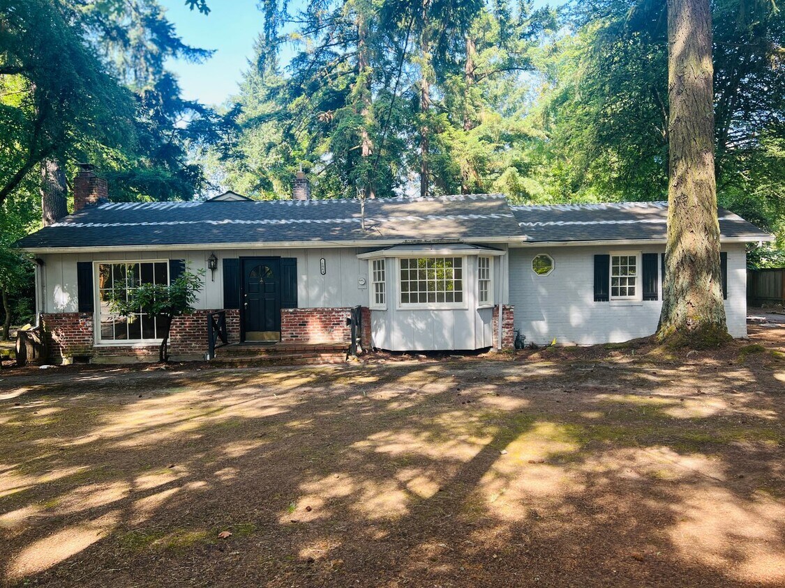 Primary Photo - Single story home in convenient LO location.