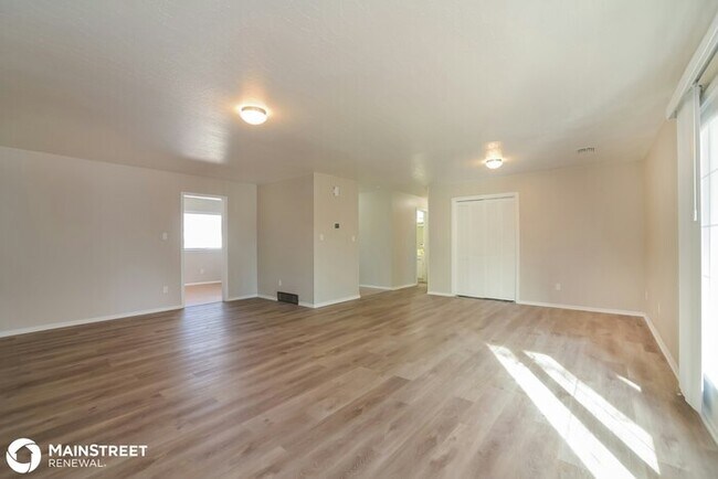 Foto del edificio - 3504 Rosewood Dr