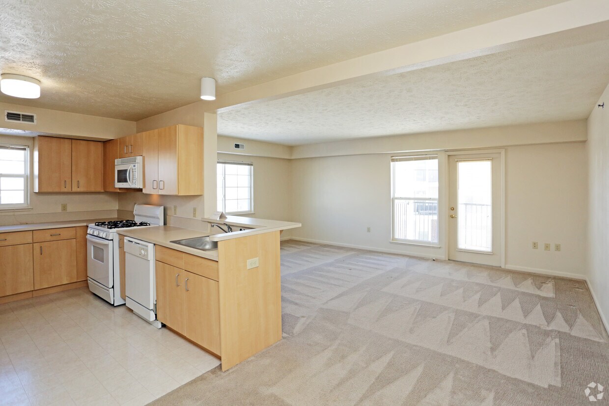 Colonial Pointe at Fairview Apartments Apartments 14102 Williamsburg